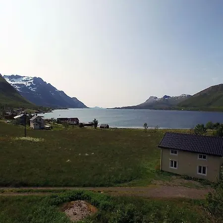 Holiday home Charming House By The Sea, Lofoten! Laupstad