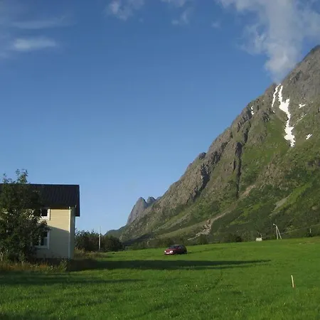 Charming House By The Sea, Lofoten! Laupstad