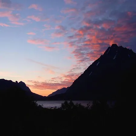 Charming House By The Sea, Lofoten! 펜션 Laupstad