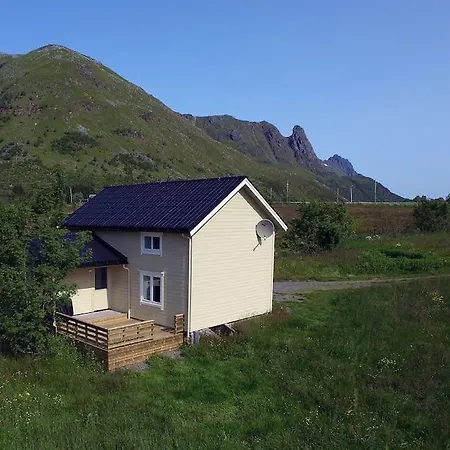 Charming House By The Sea, Lofoten! *