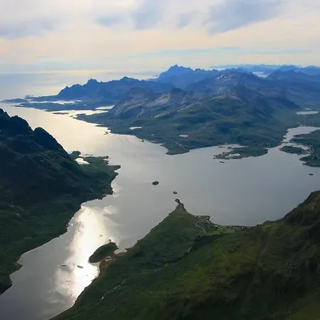 Charming House By The Sea, Lofoten! Laupstad