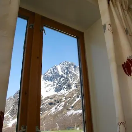 Charming House By The Sea, Lofoten! 펜션 Laupstad