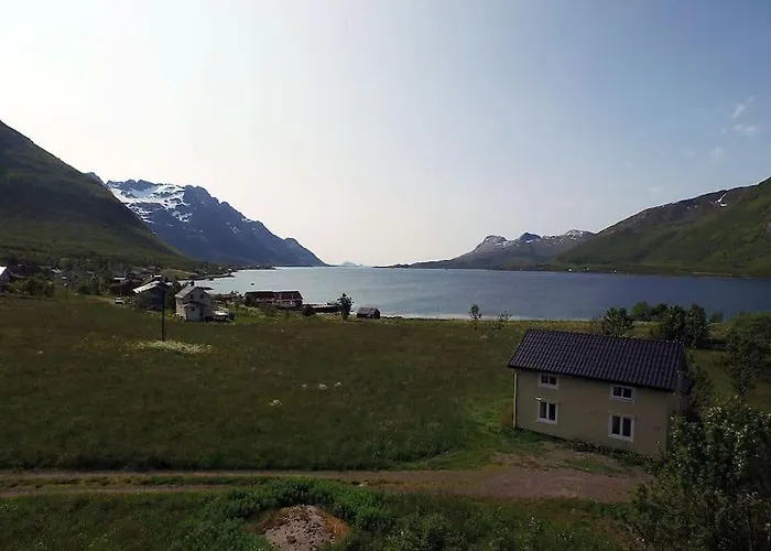 Semesterbostad Charming House By The Sea, Lofoten! Laupstad