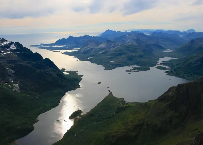 Charming House By The Sea, Lofoten! Laupstad