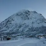 Charming House By The Sea, Lofoten!
